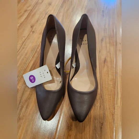 Brand new heels - Picture 1 of 2